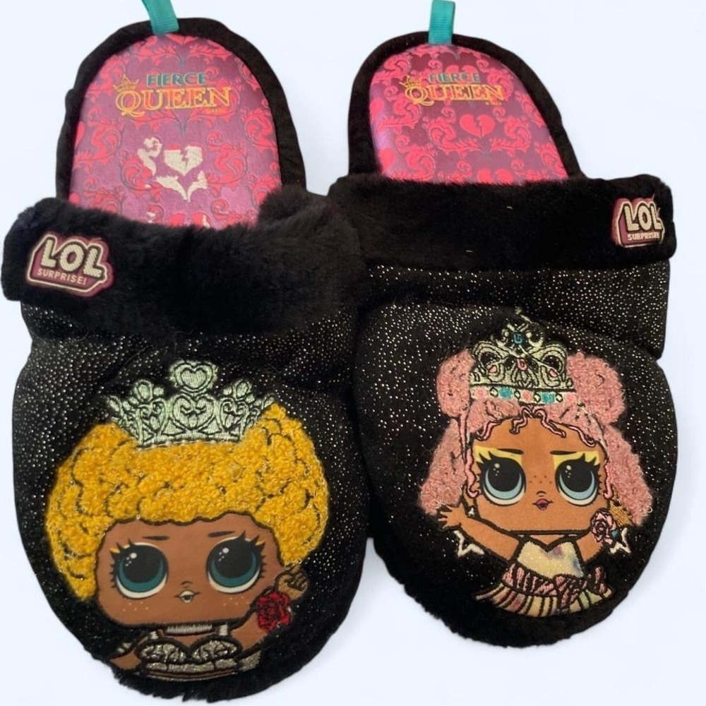 LOL Surprise Queen Slippers - black and pink #LOLSlippers 2-3